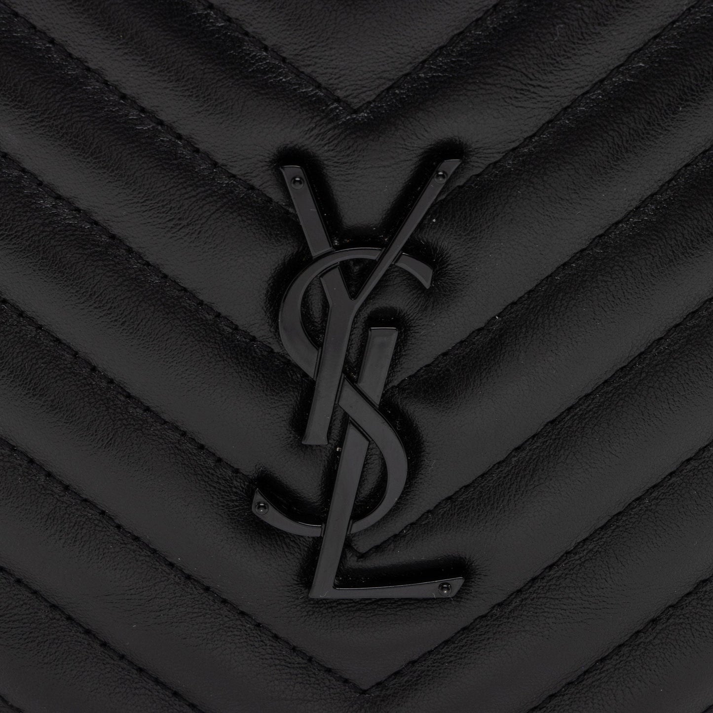 Saint Laurent Matelasse Calfskin Monogram Vinyle Round Camera Bag TICycU