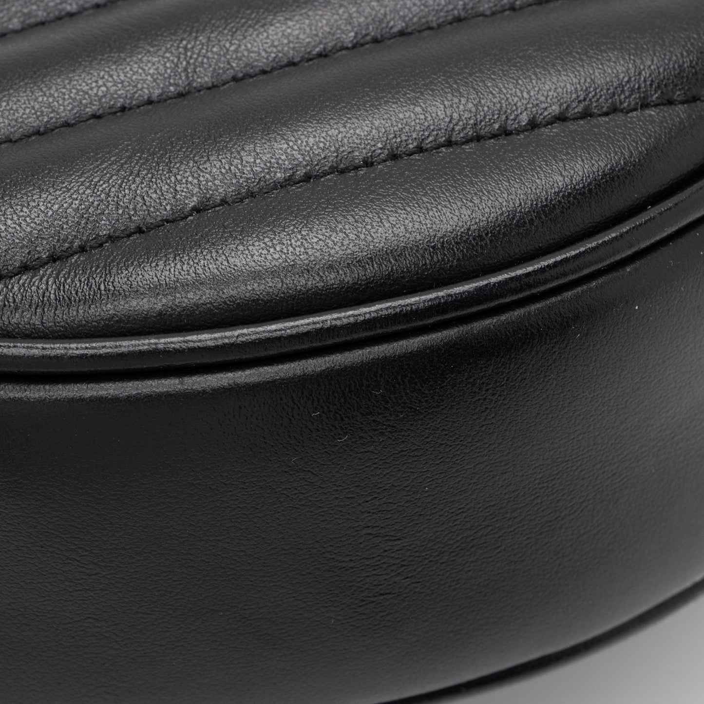 Saint Laurent Matelasse Calfskin Monogram Vinyle Round Camera Bag TICycU
