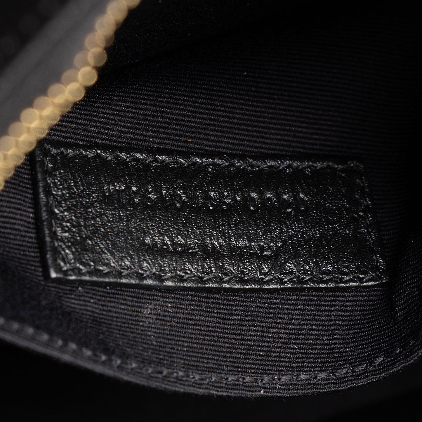 Saint Laurent Matelasse Calfskin Monogram Vinyle Round Camera Bag uS4MX2