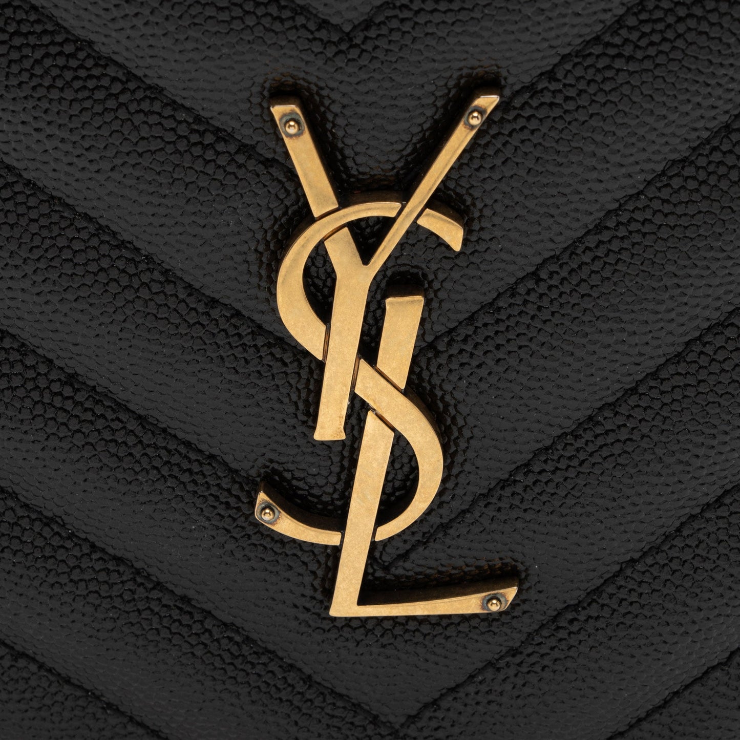 Saint Laurent Matelasse Calfskin Monogram Vinyle Round Camera Bag uS4MX2