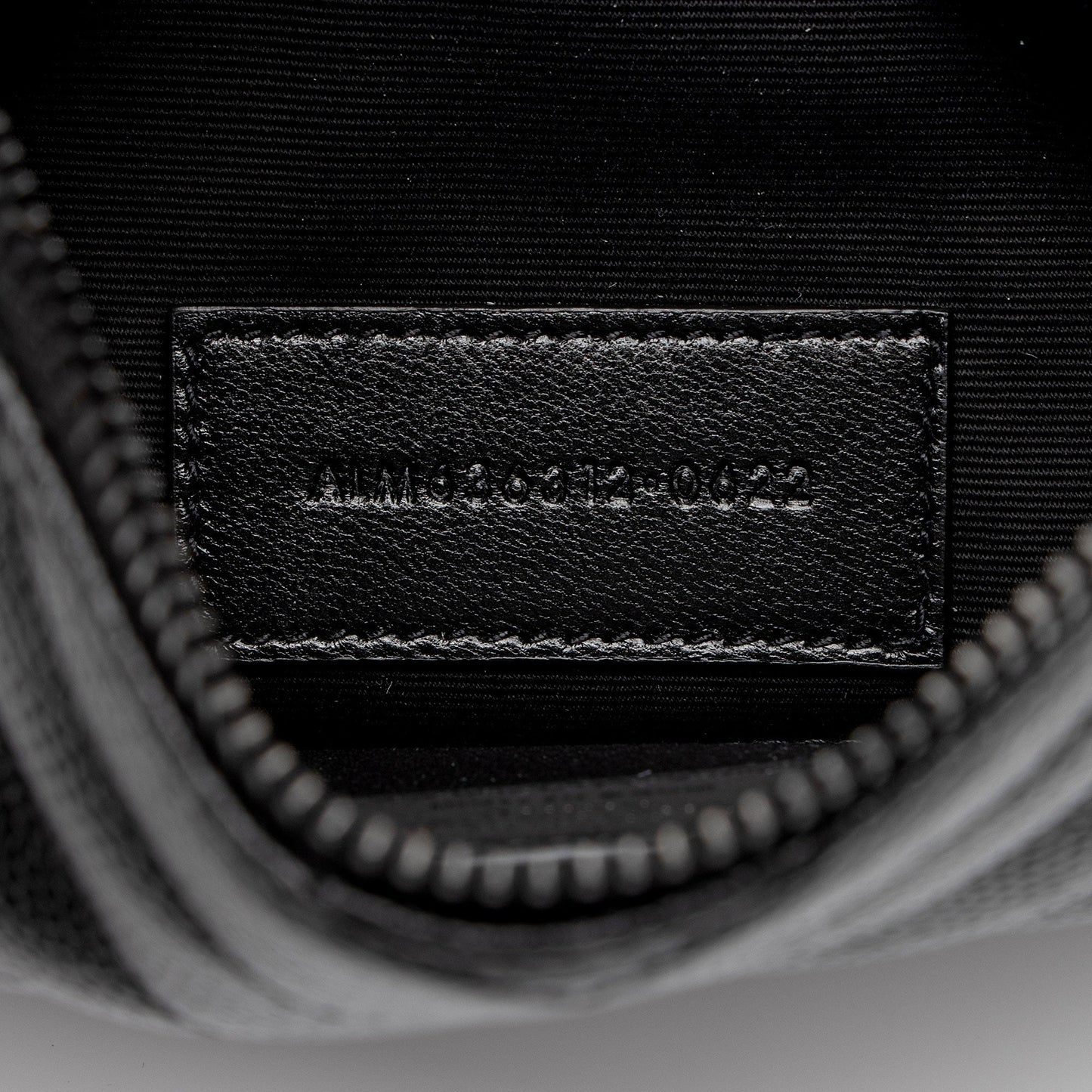 Saint Laurent Matelasse Grain de Poudre Monogram Bill Pouch sKwgXB