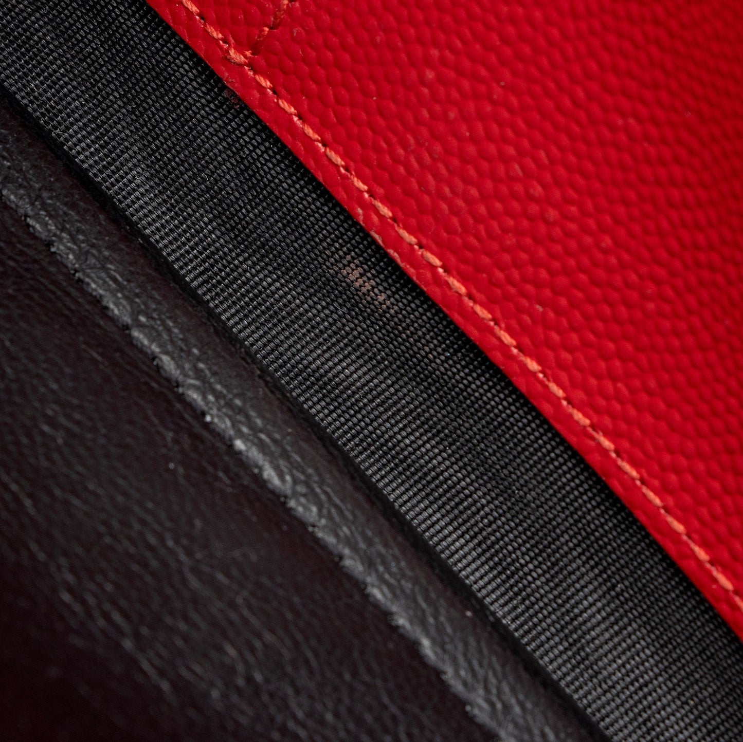 Saint Laurent Matelasse Grain de Poudre Monogram Chain Wallet RDpK3X