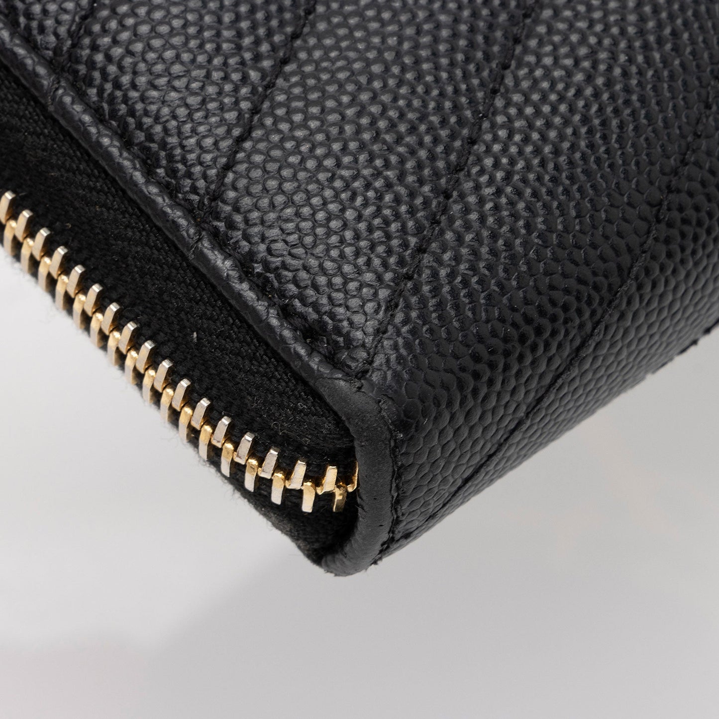 Saint Laurent Matelasse Grain de Poudre Monogram Zip Around Wallet O3K7M8