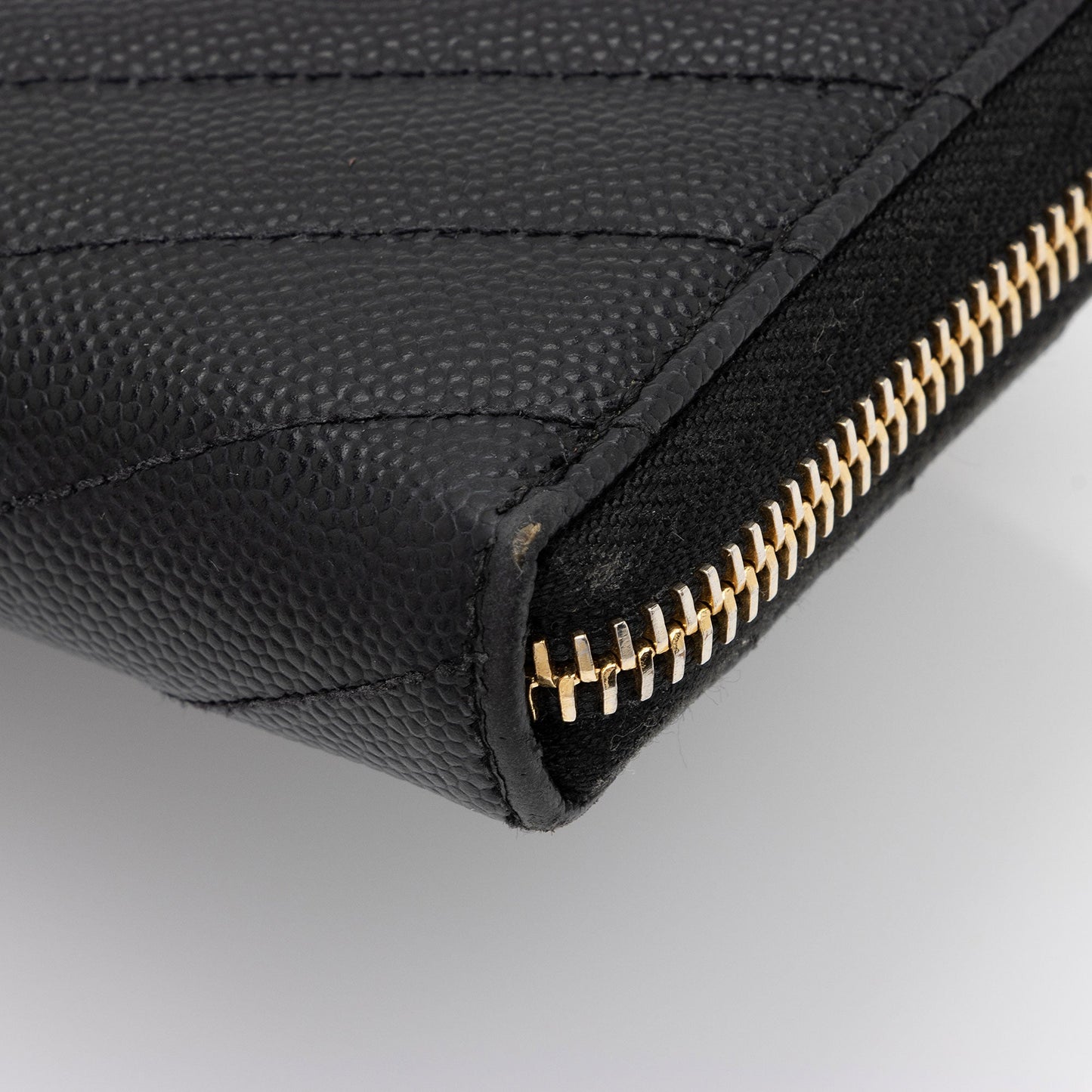 Saint Laurent Matelasse Grain de Poudre Monogram Zip Around Wallet O3K7M8