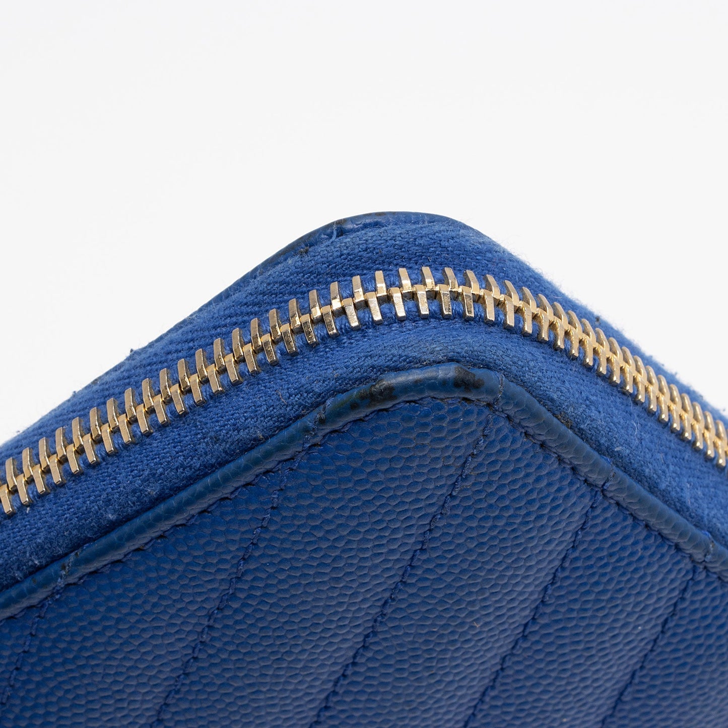 Saint Laurent Matelasse Grain de Poudre Monogram Zip Around Wallet GVAGu1