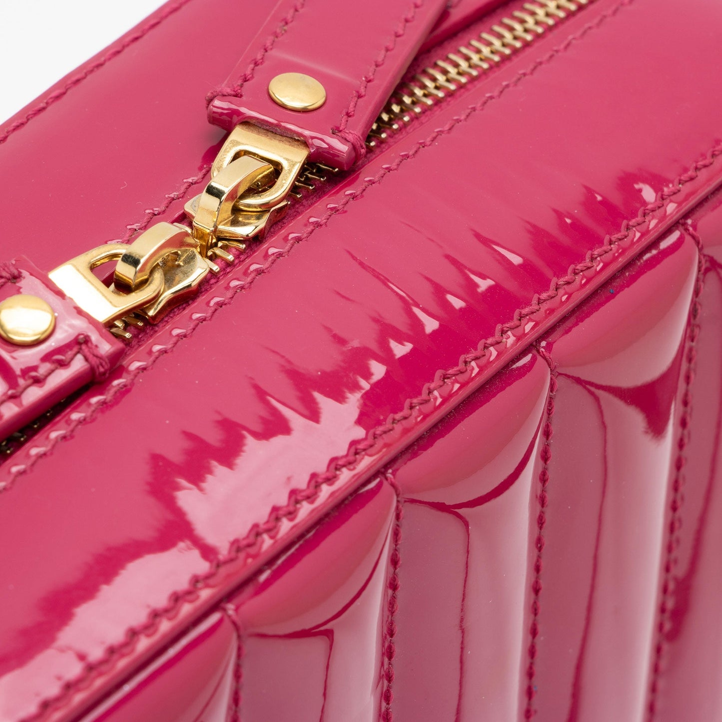 Saint Laurent Matelasse Patent Lambskin Monogram Vicky Camera Bag OaujeC