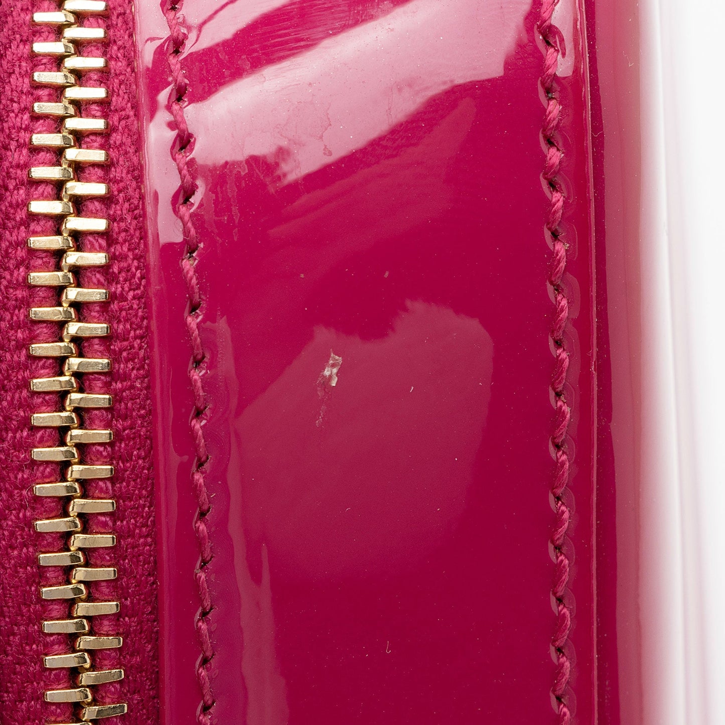 Saint Laurent Matelasse Patent Lambskin Monogram Vicky Camera Bag OaujeC