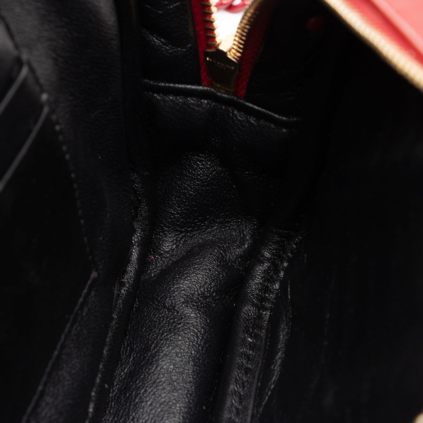 Saint Laurent Matelasse Patent Leather Monogram Lou Mini Camera Bag Z68kf0