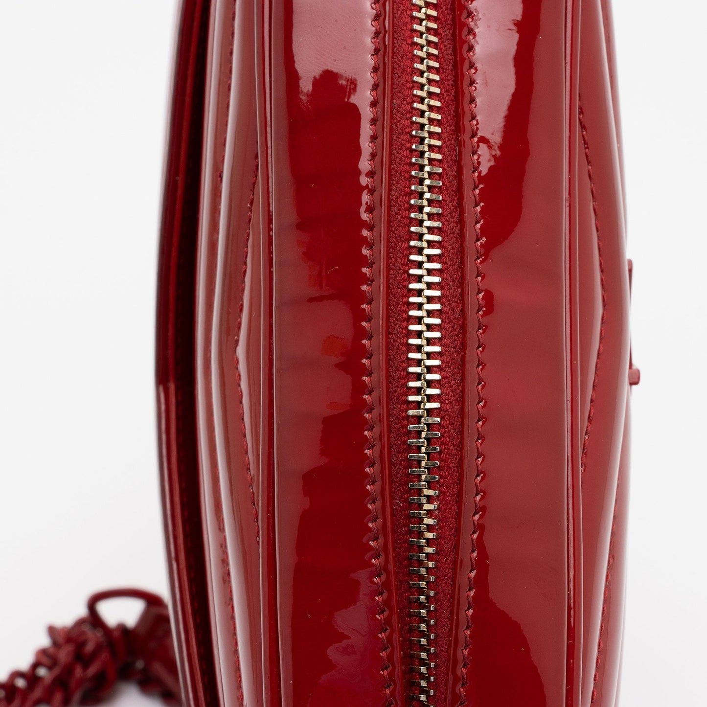 Saint Laurent Matelasse Patent Leather Monogram Lou Mini Camera Bag Z68kf0