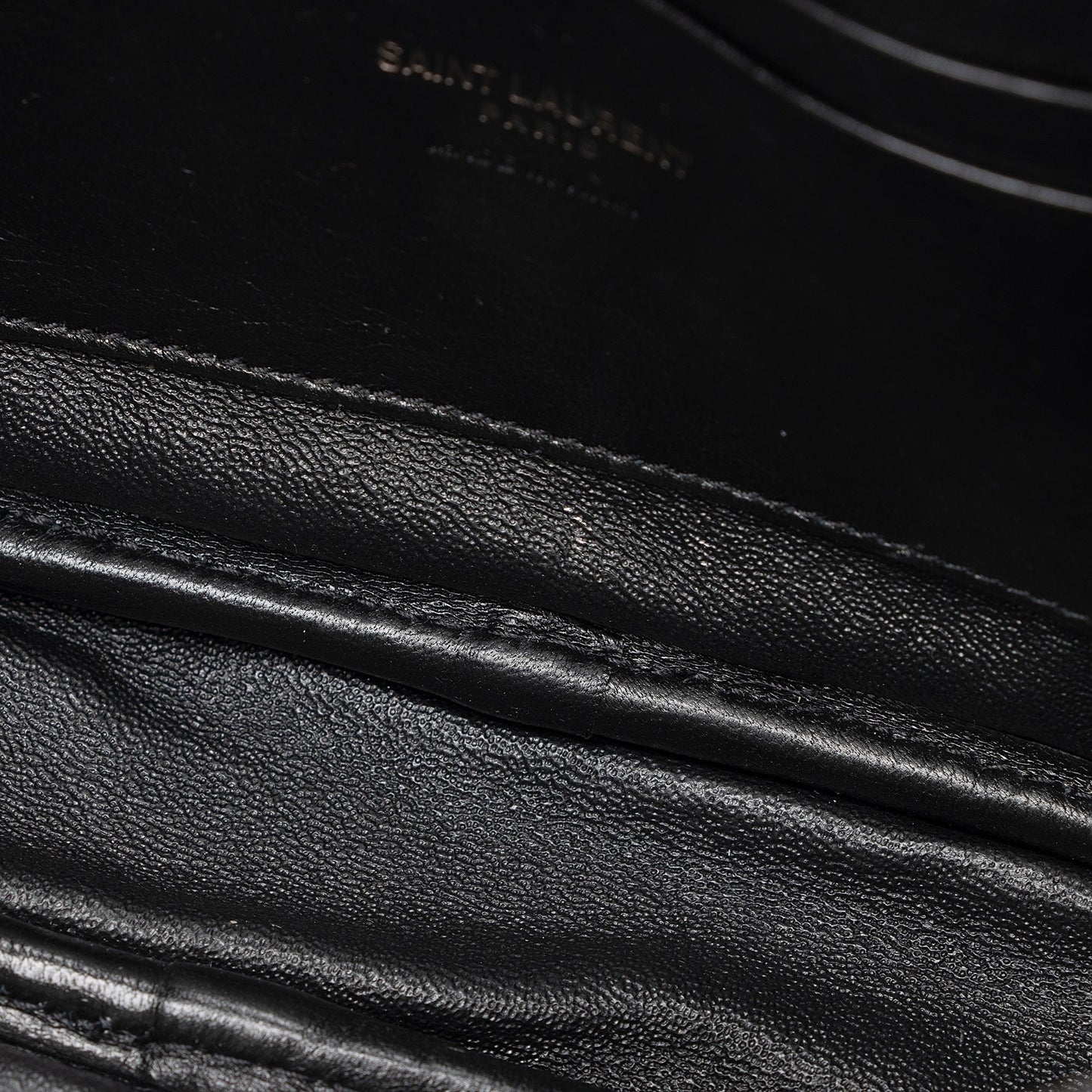 Saint Laurent Matelasse Patent Leather Monogram Lou Mini Camera Bag xwMZnb