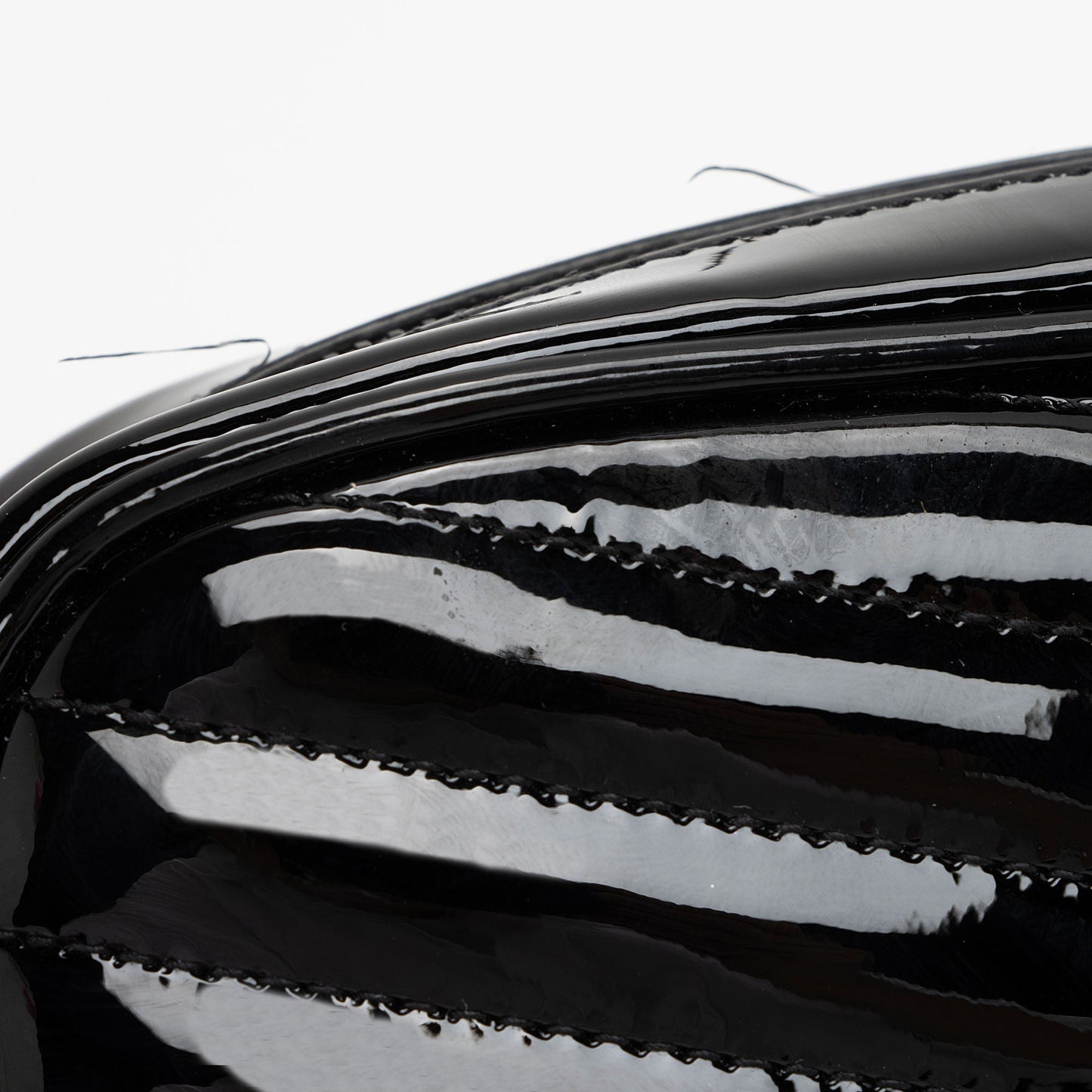 Saint Laurent Matelasse Patent Leather Monogram Lou Mini Camera Bag xwMZnb