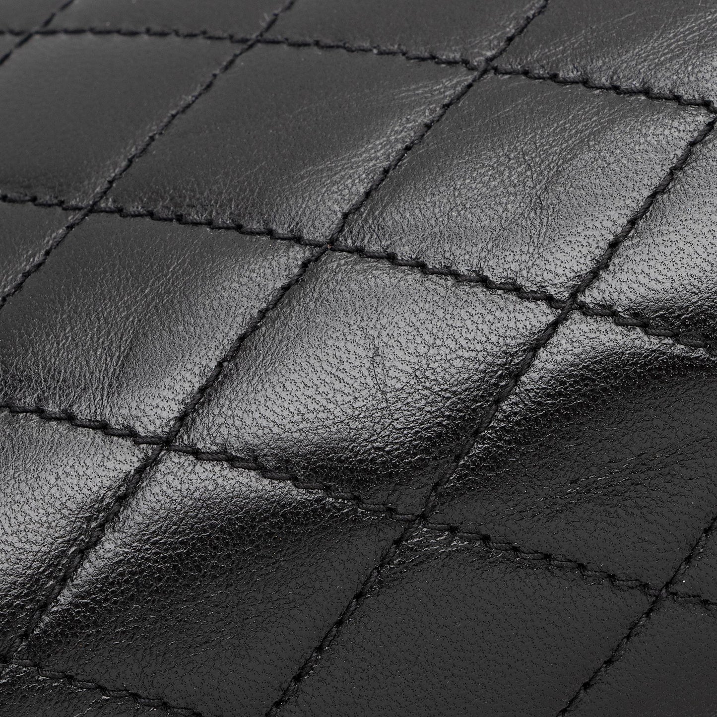 Saint Laurent Quilted Lambskin Monogram Victoire Baby Chain Clutch M6OIgU