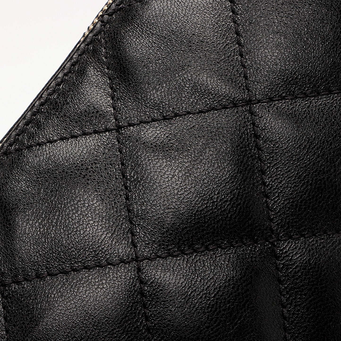 Saint Laurent Quilted Lambskin Pouch ixv7Bg