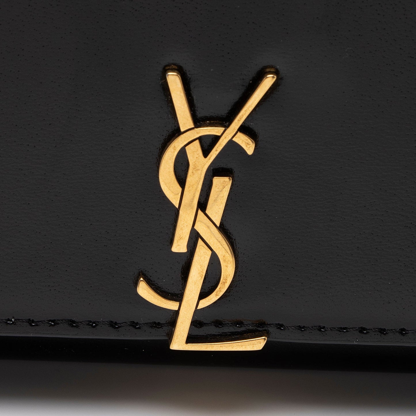 Saint Laurent Smooth Calfskin Monogram Cassandre Chain Wallet v1q6uC