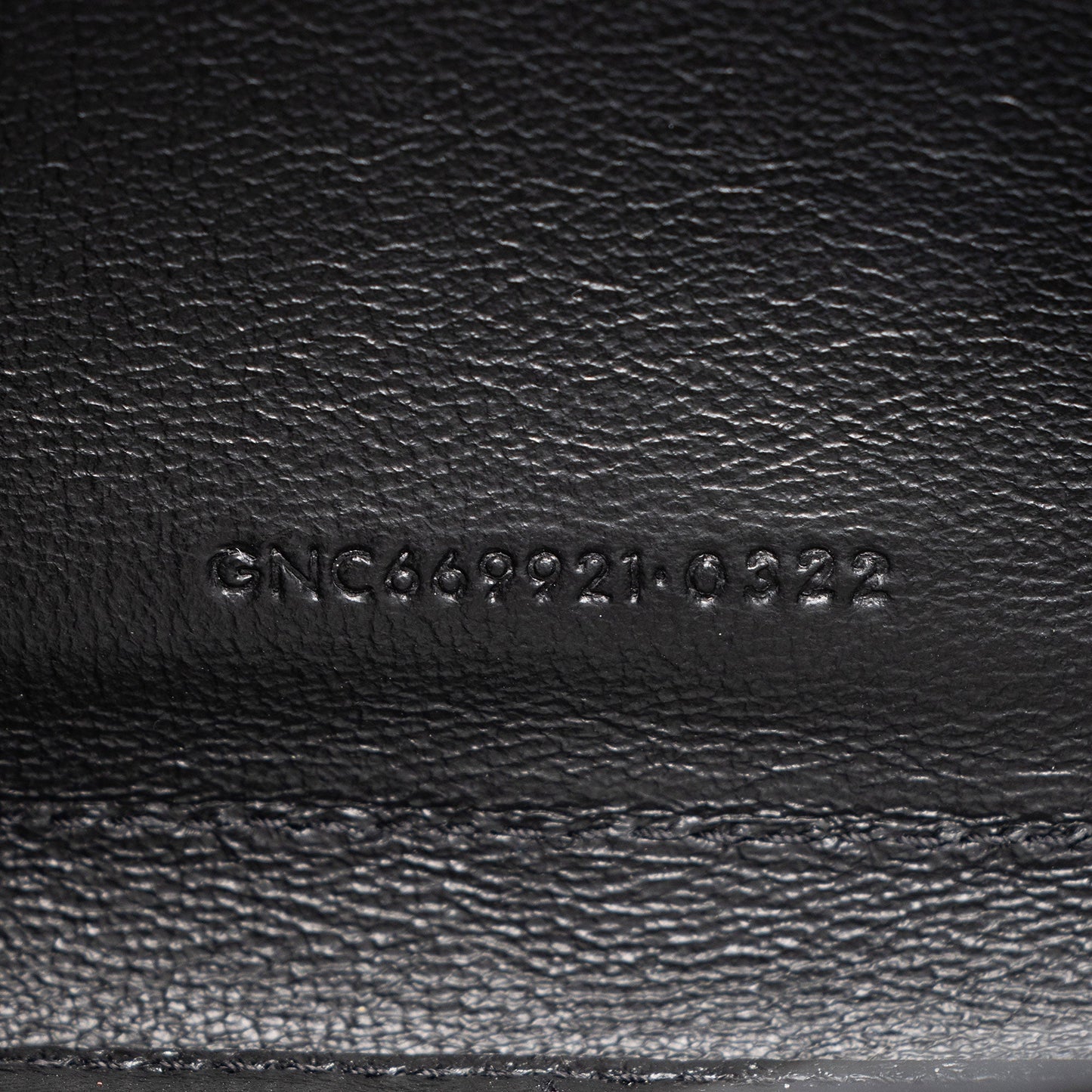 Saint Laurent Smooth Calfskin Monogram Cassandre Chain Wallet v1q6uC