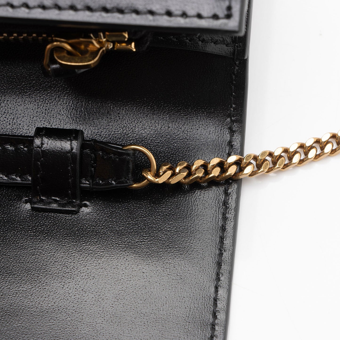 Saint Laurent Smooth Calfskin Monogram Cassandre Chain Wallet v1q6uC