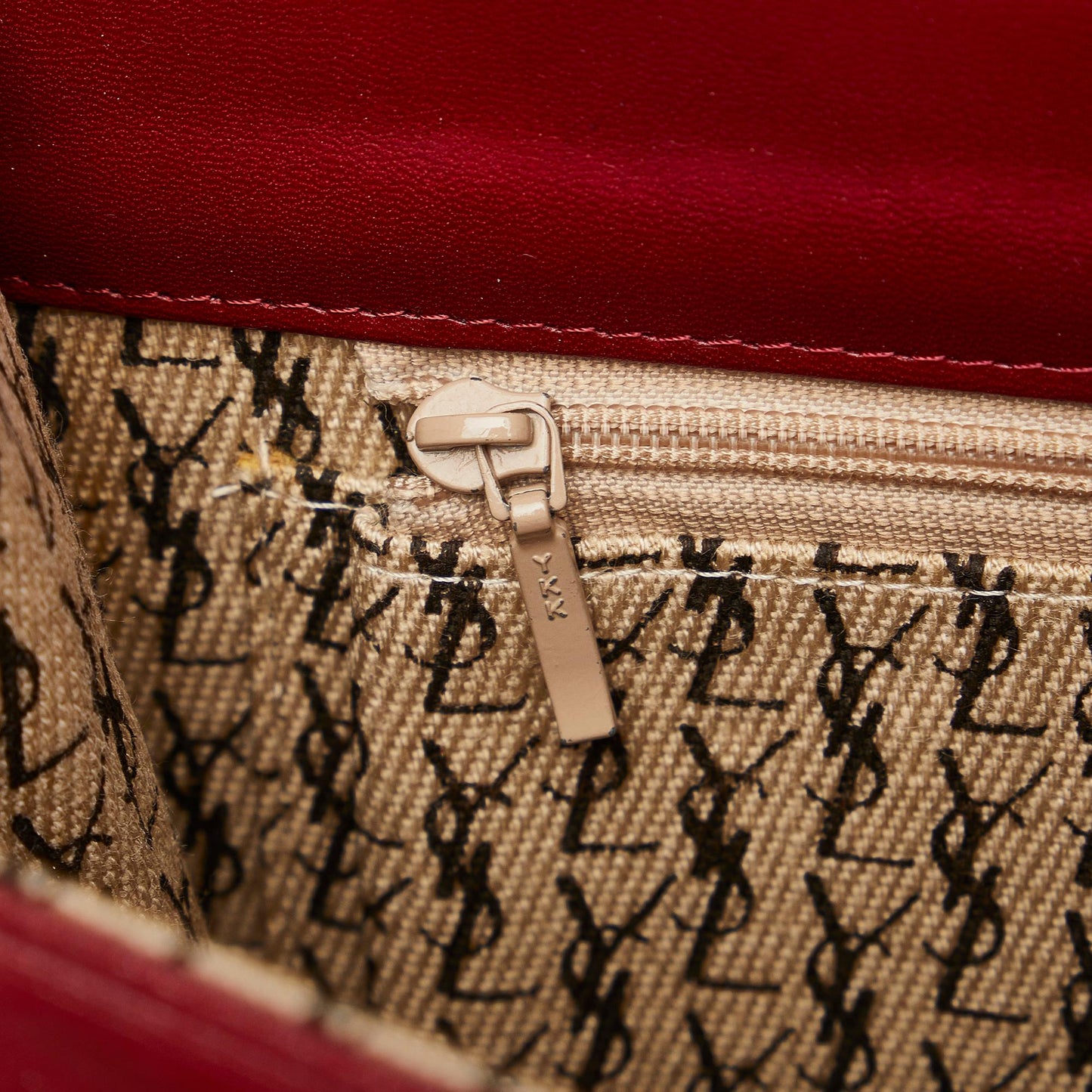 Saint Laurent Studded Leather Clutch Bag (SHG-ptOwqf