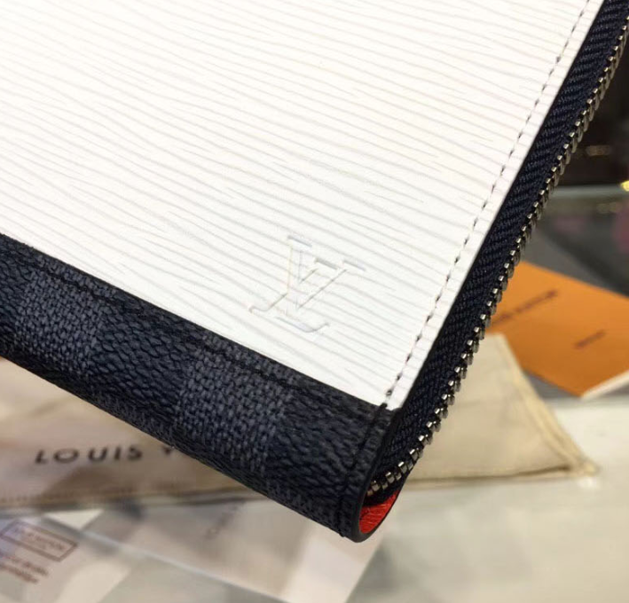 Louis Vuitton Zippy Organizer Epi Leather White