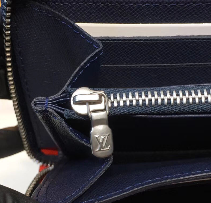 Louis Vuitton Zippy Organizer Epi Leather White