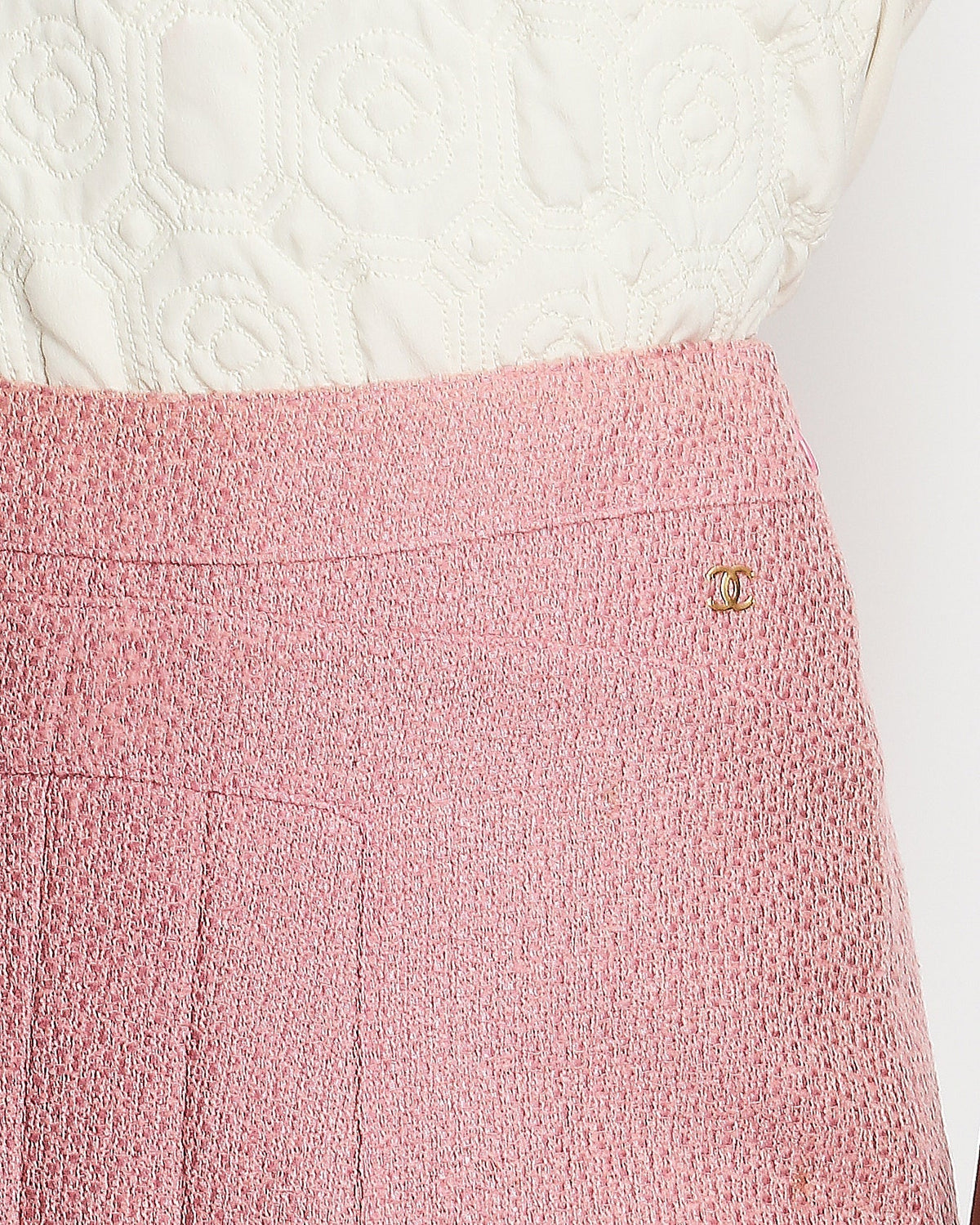 Chanel Pink Tweed Pleated Skirt with Gold Logo Skirt Size FR 38 (UK 10)