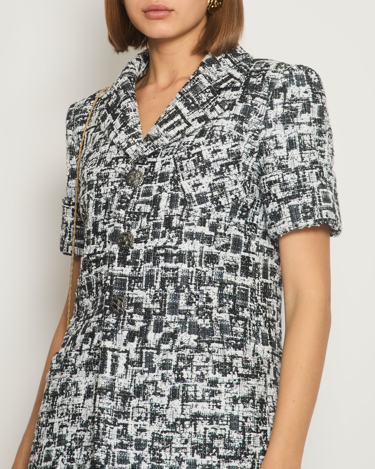 Chanel 15S Navy, White and Black Metallic Thread Short-Sleeve Tweed Jacket with Silver Button Size FR 36 (UK 8) RRP ¬£3,000