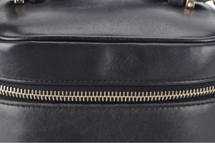 CHANEL VINTAGE VANITY CASE (411xxxx) BLACK LAMBSKIN LEATHER GOLD HARDWARE WITH THIRD PARTY CHAIN, COMPARTMENT AND