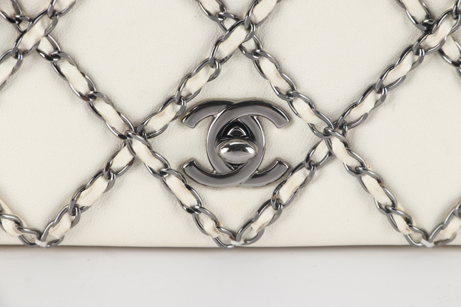 CHANEL QUILTING ENCHAINED FLAP BAG (1968xxxx) WHITE LAMBSKIN LEATHER SILVER HARDWARE WITH , DUST COVER AND BOX