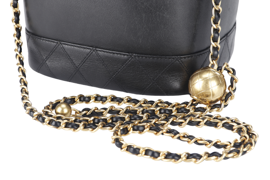 CHANEL VINTAGE VANITY CASE (411xxxx) BLACK LAMBSKIN LEATHER GOLD HARDWARE WITH THIRD PARTY CHAIN, COMPARTMENT AND