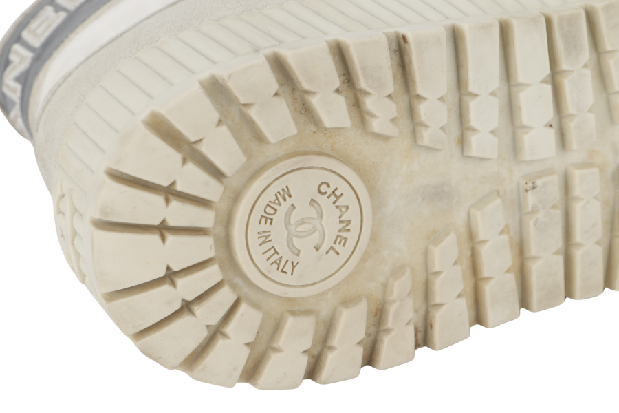 CHANEL SPORTS STREET STYLE HANDMADE LOGO SNEAKERS WHITE SIZE 41 WITH DUST COVER