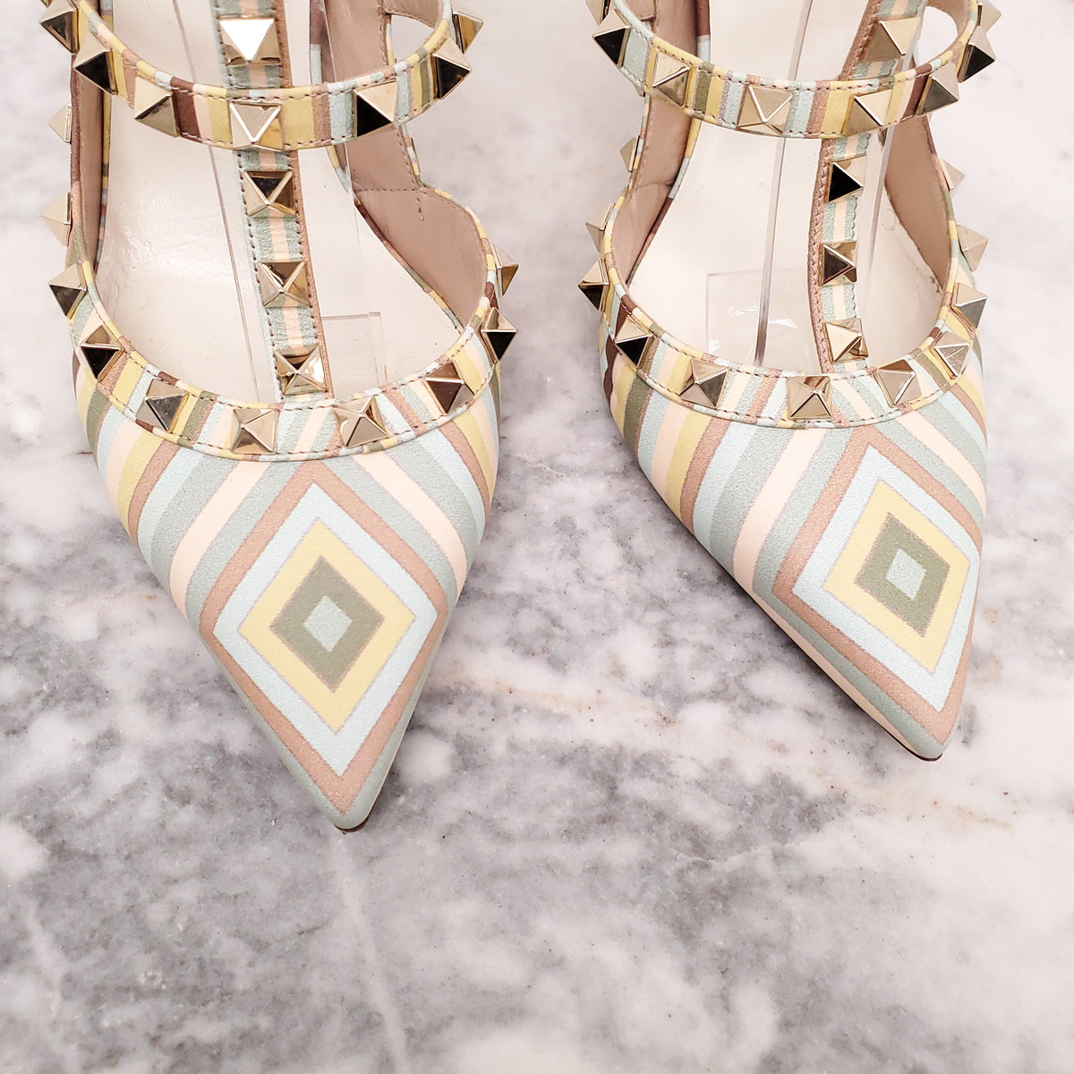 VALENTINO BLUE AND YELLOW PATTERNED ROCKSTUD HEELS - SIZE 38.5