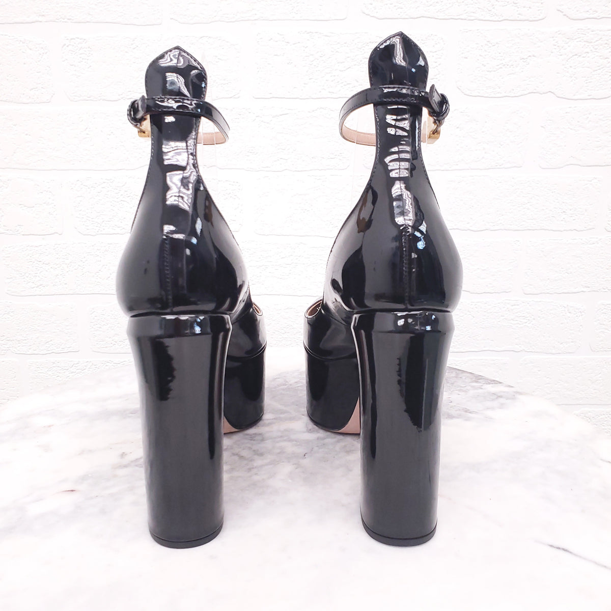 VALENTINO GARAVANI BLACK PATENT TAN-GO PLATFORM PUMPS - SIZE 37.5