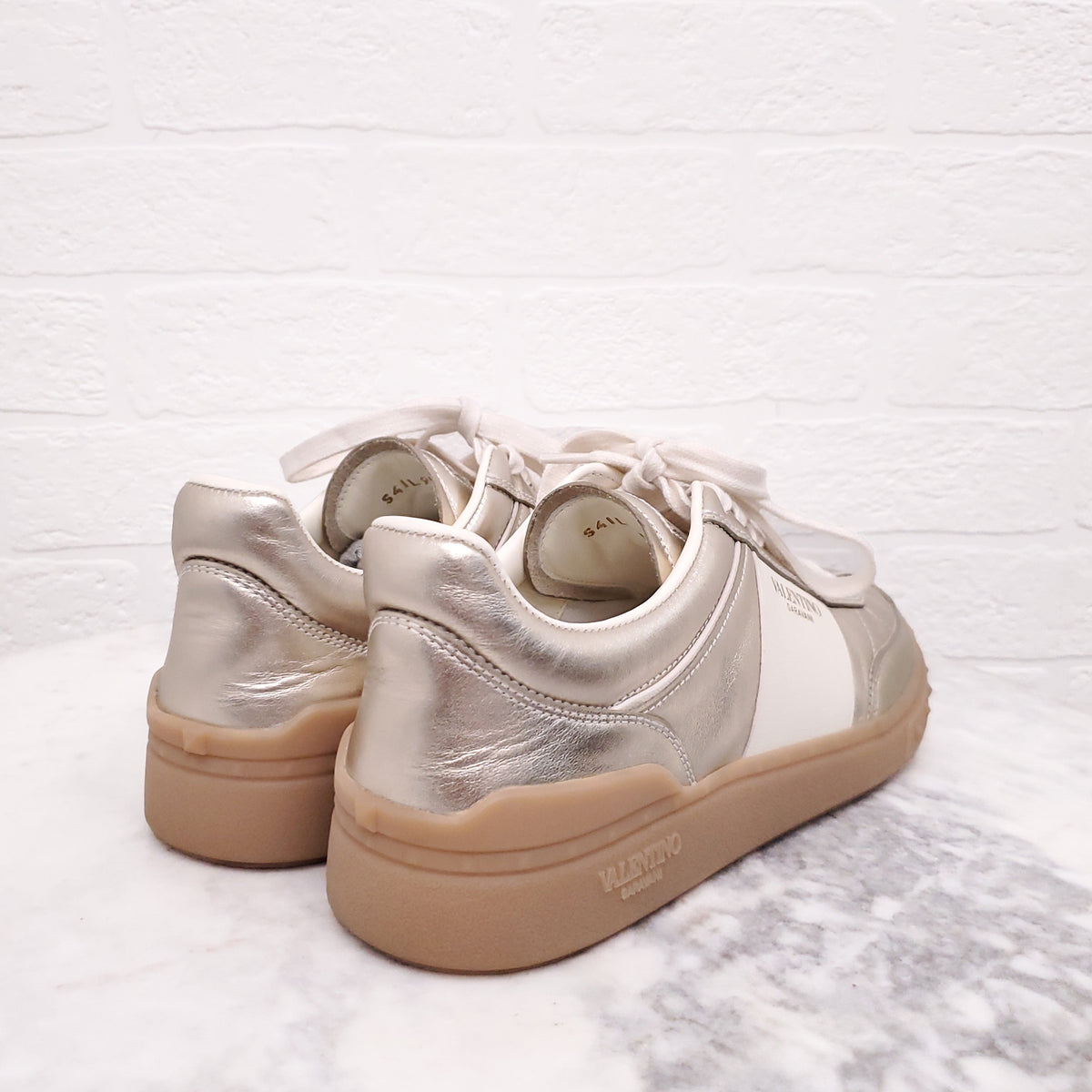 VALENTINO GOLD METALLIC LOGO SNEAKERS - SIZE 37