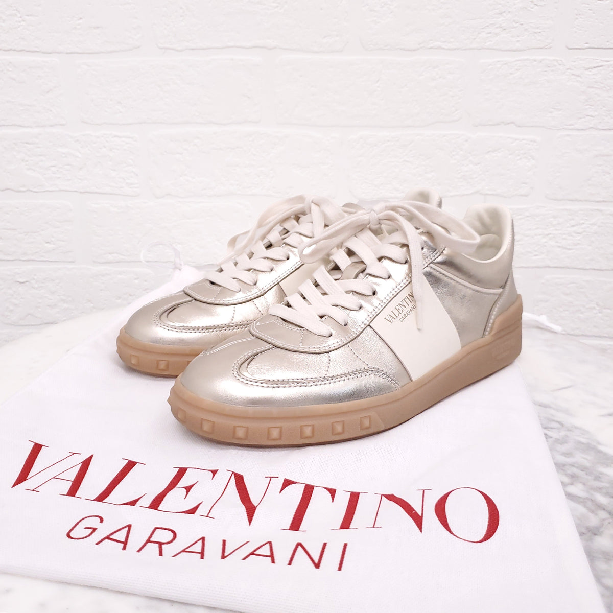 VALENTINO GOLD METALLIC LOGO SNEAKERS - SIZE 37