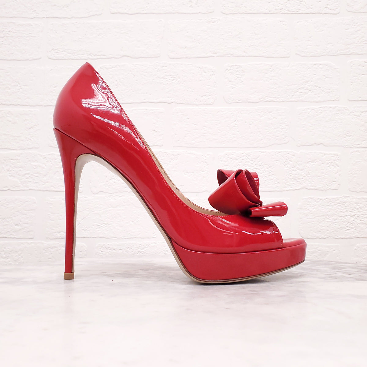 VALENTINO RED PATENT BOW HEELS - SIZE 39