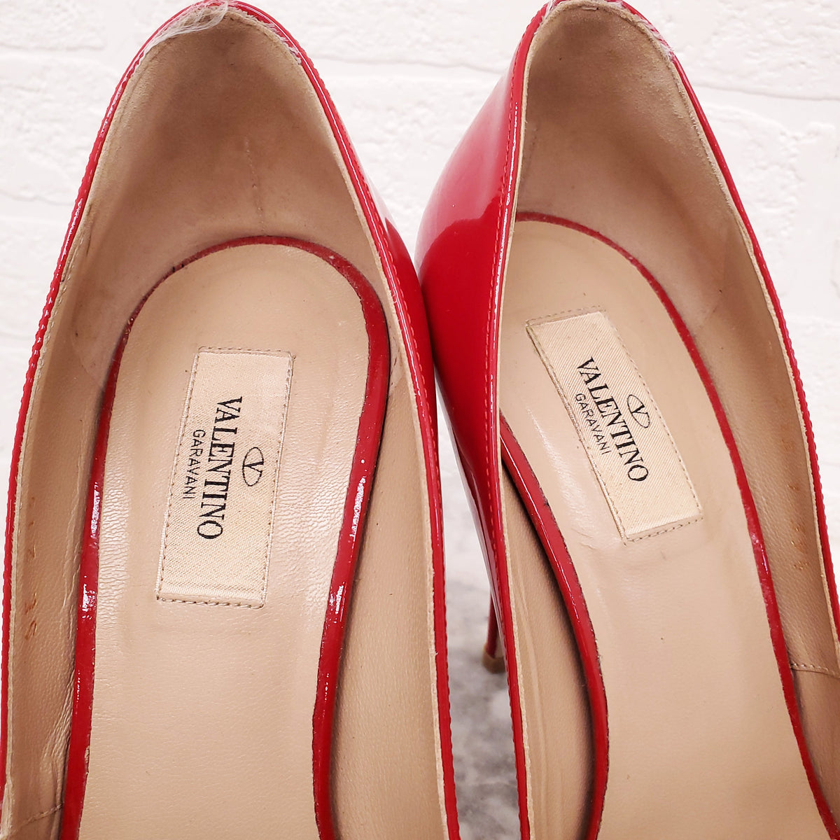 VALENTINO RED PATENT BOW HEELS - SIZE 39