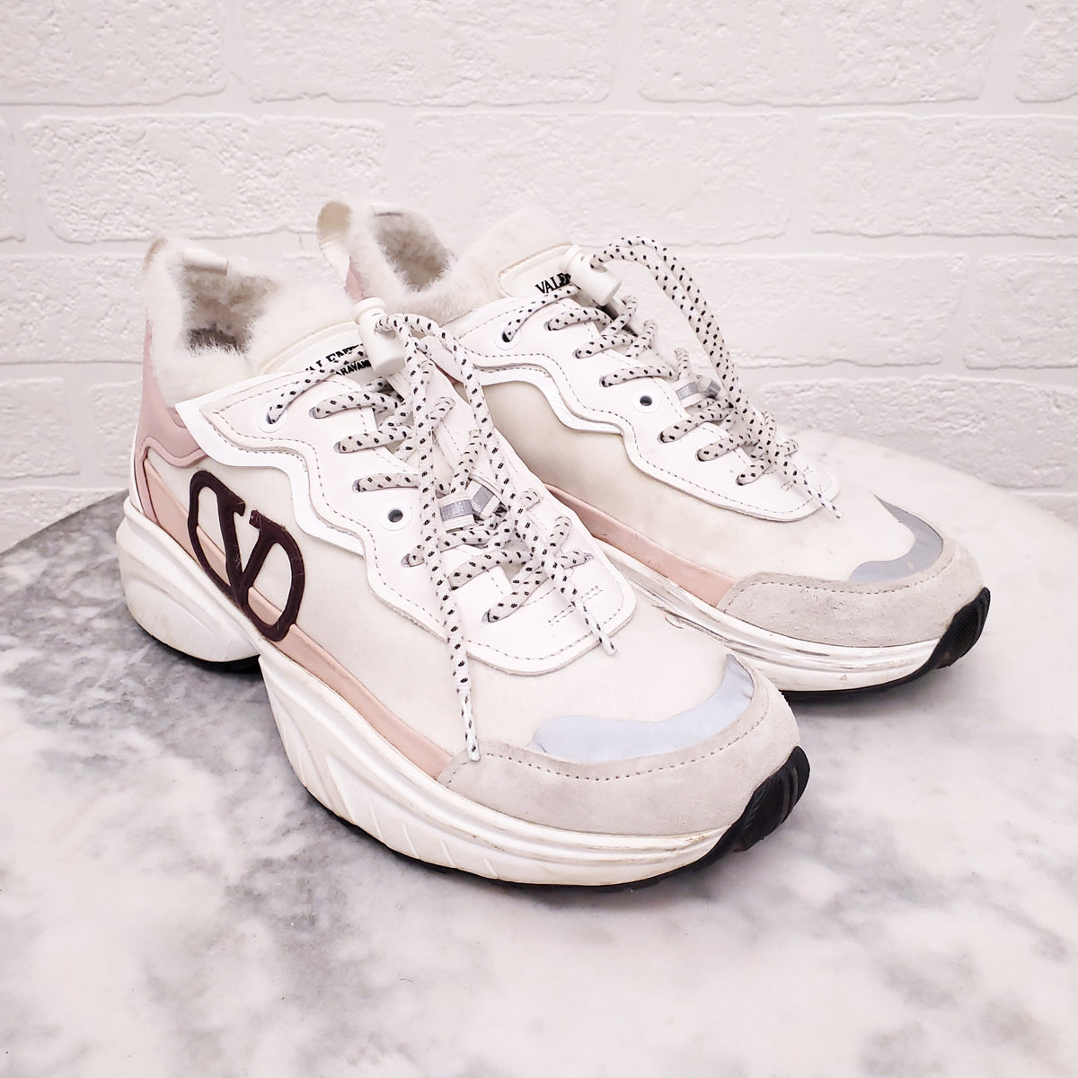 VALENTINO WHITE AND PINK FUZZY VLOGO SNEAKERS - SIZE 37