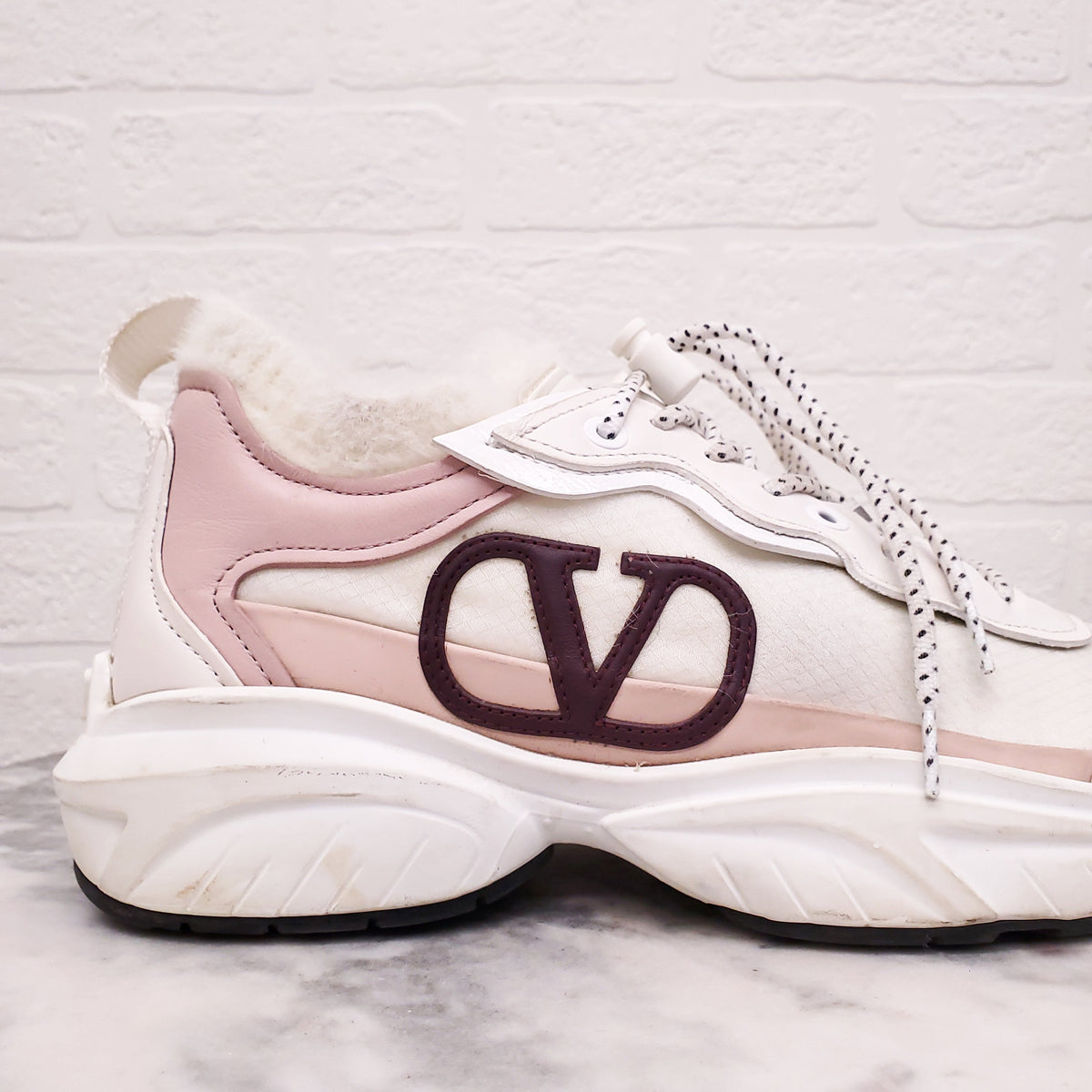 VALENTINO WHITE AND PINK FUZZY VLOGO SNEAKERS - SIZE 37