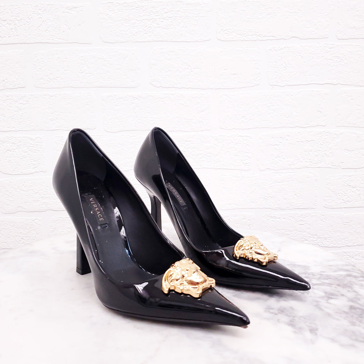 VERSACE BLACK PATENT LEATHER MEDUSA HEELS - SIZE 37