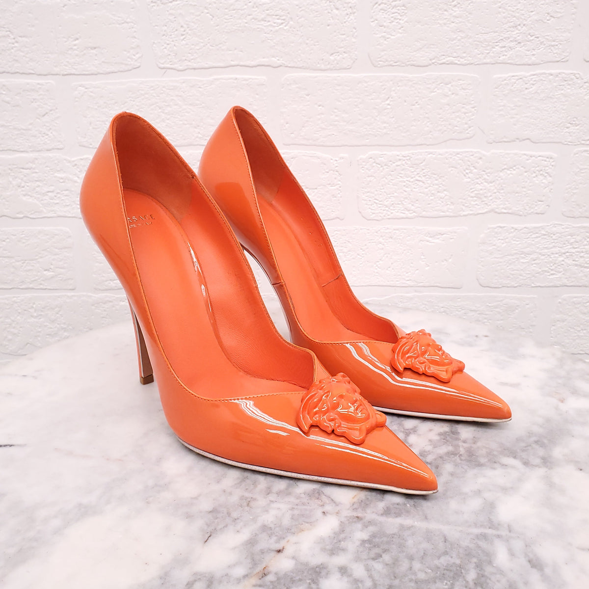 VERSACE ORANGE PATENT HEELS WITH MEDUSA - SIZE 39