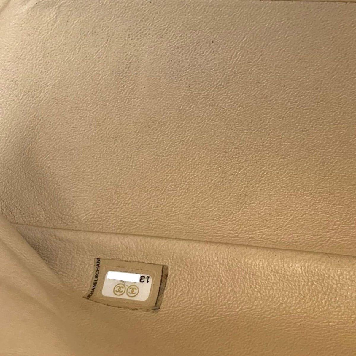 Jumbo Single Flap Caviar Beige GHW