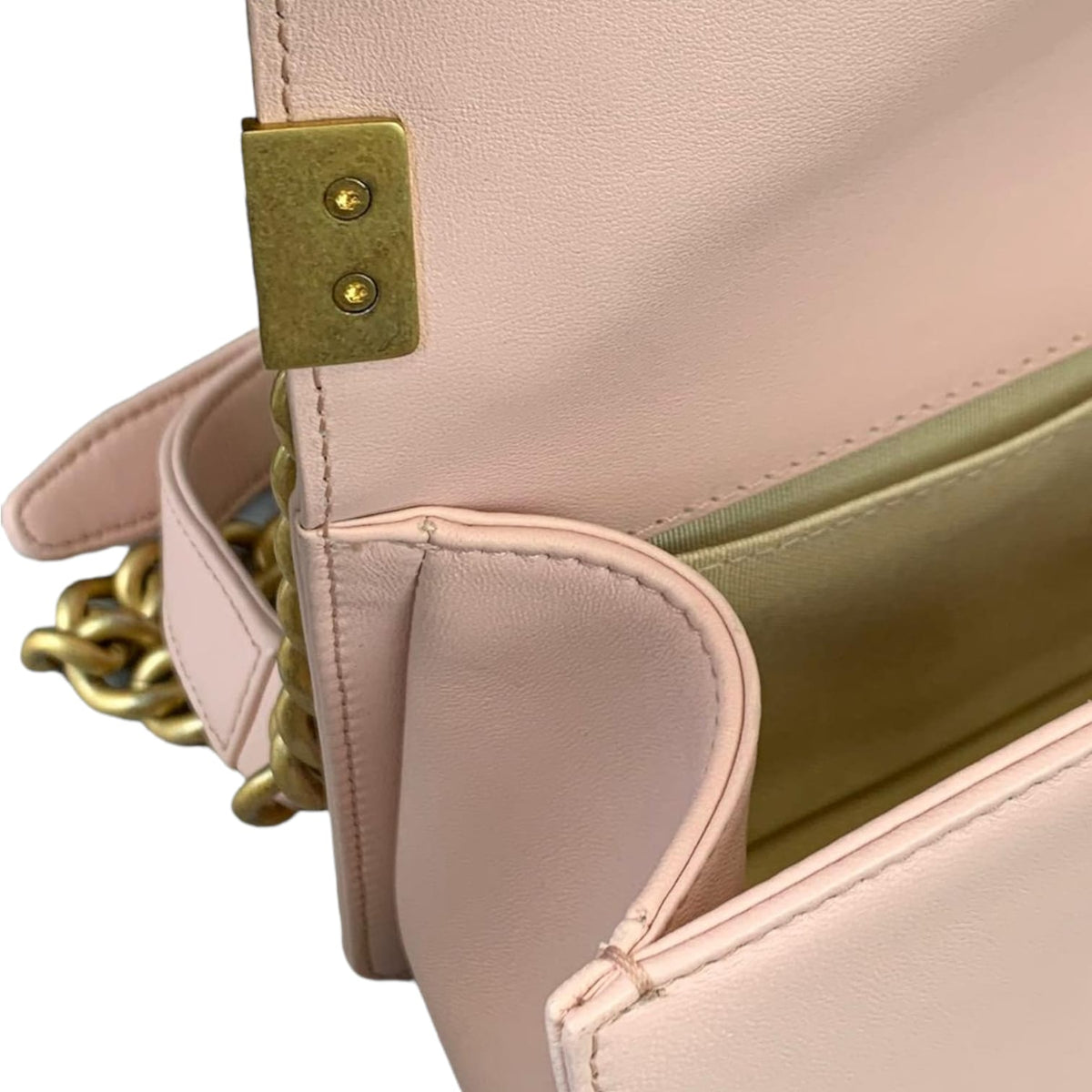 Old Medium Boy Bag Lambskin Pink GHW