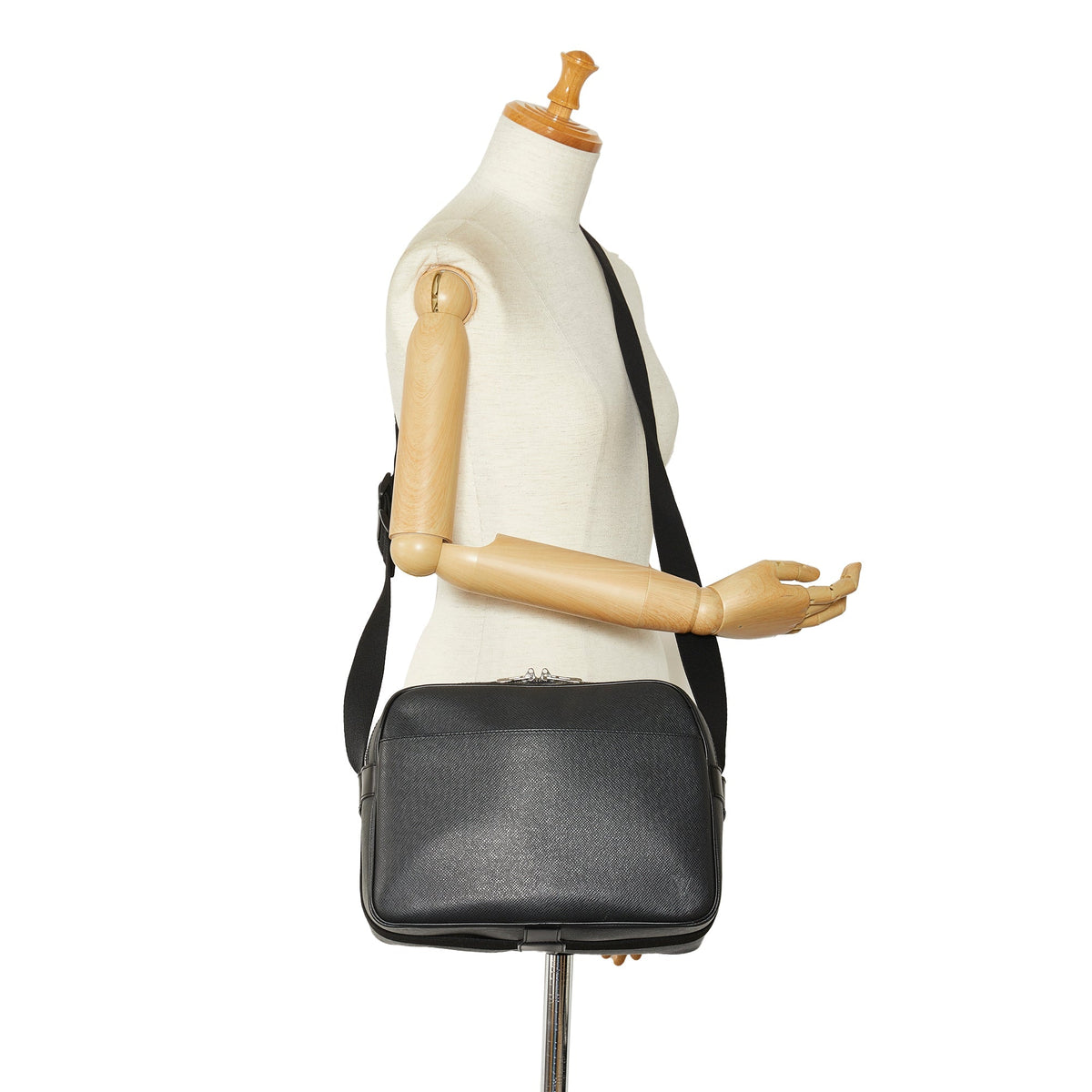Louis Vuitton Reporter PM Black Taïga