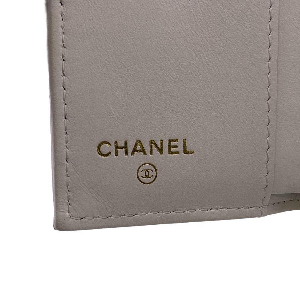 CHANEL Tri-fold wallet Caviar skin white Matrasse Compact wallet