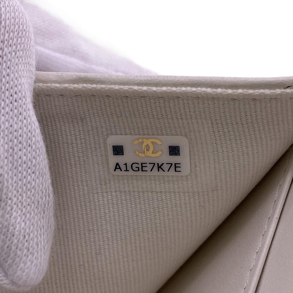 CHANEL Tri-fold wallet Caviar skin white Matrasse Compact wallet