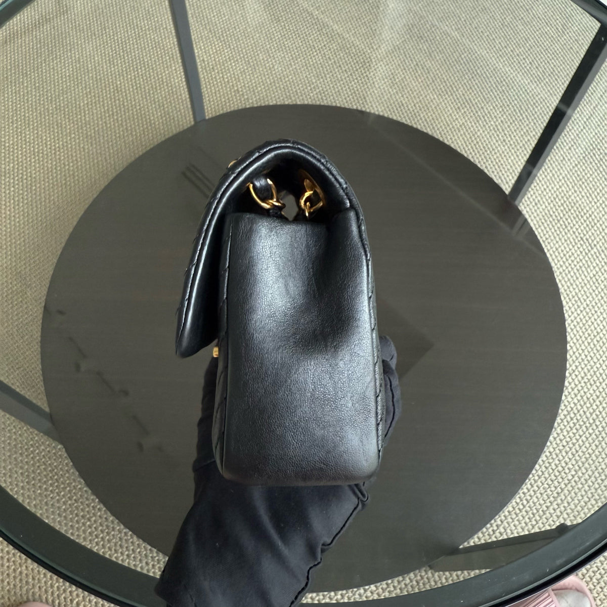 Chanel Seasonal Flap Herringbone - 23CM Calfskin Chevron Black Series 22