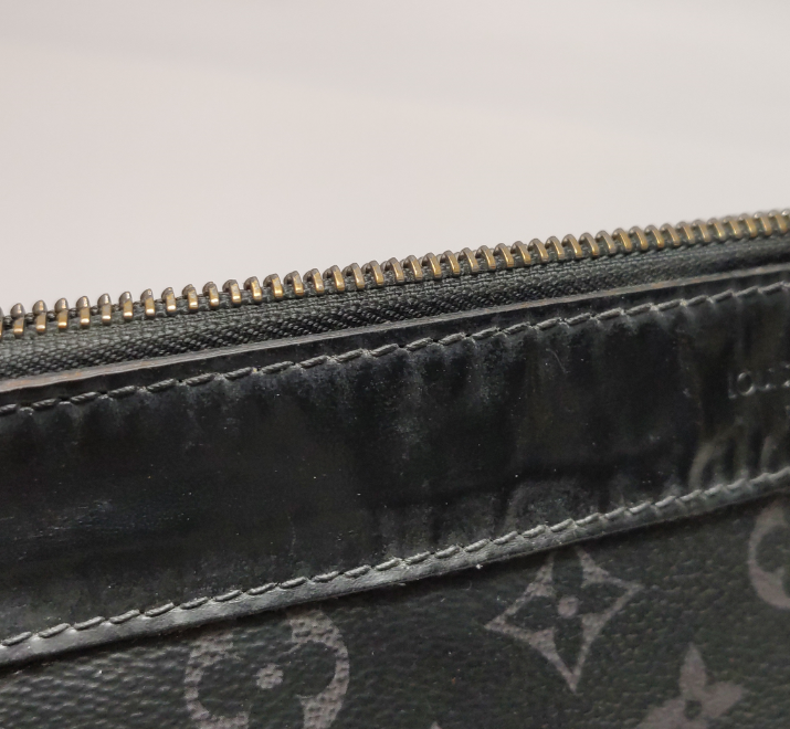Preloved Louis Vuitton (LV)Discovery Pochette Clutch black 250122781038701