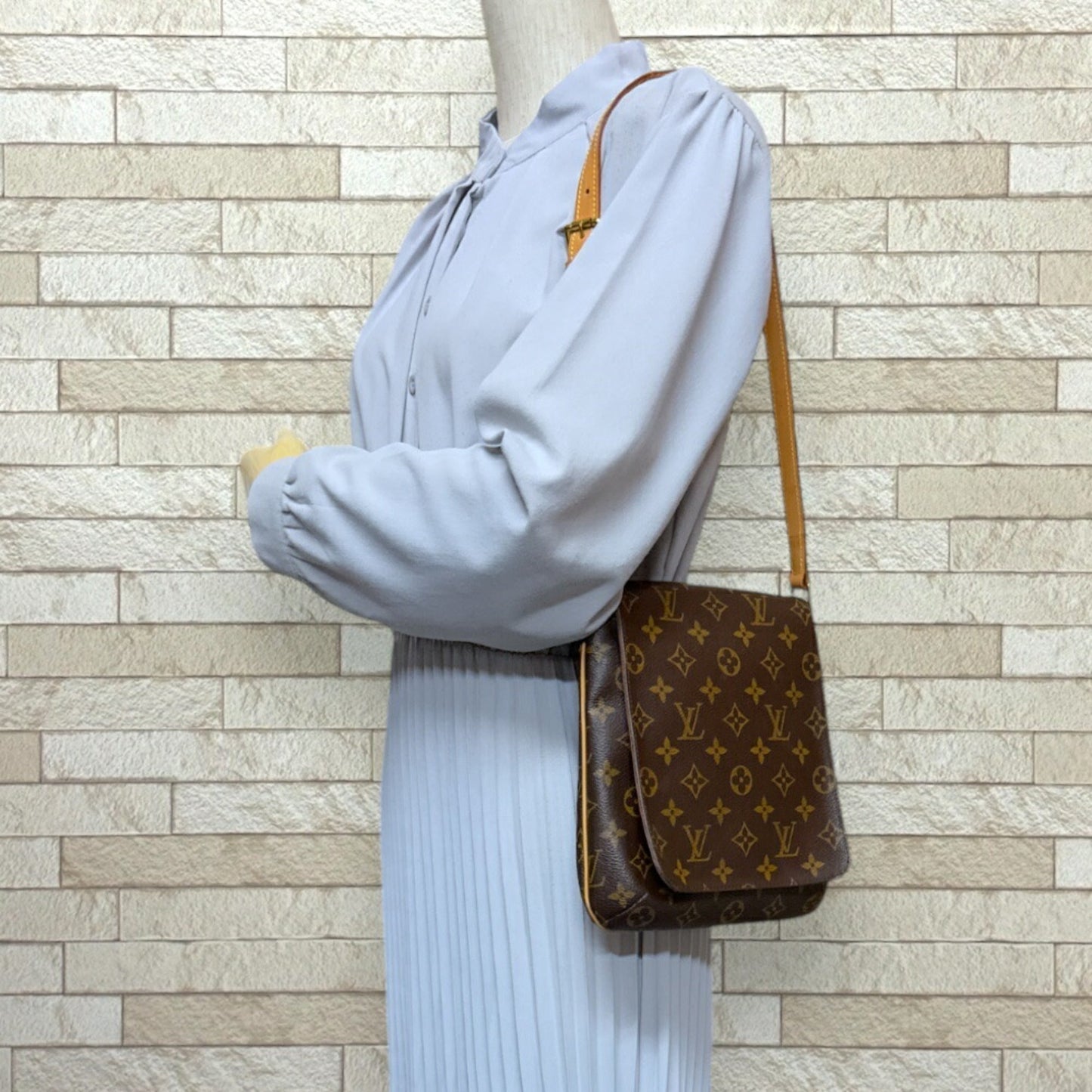 Louis Vuitton Monogram  Monogram Shoulder Bag