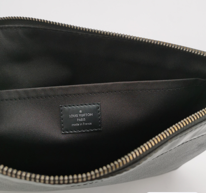 Preloved Louis Vuitton (LV)Discovery Pochette Clutch black 250122781038701