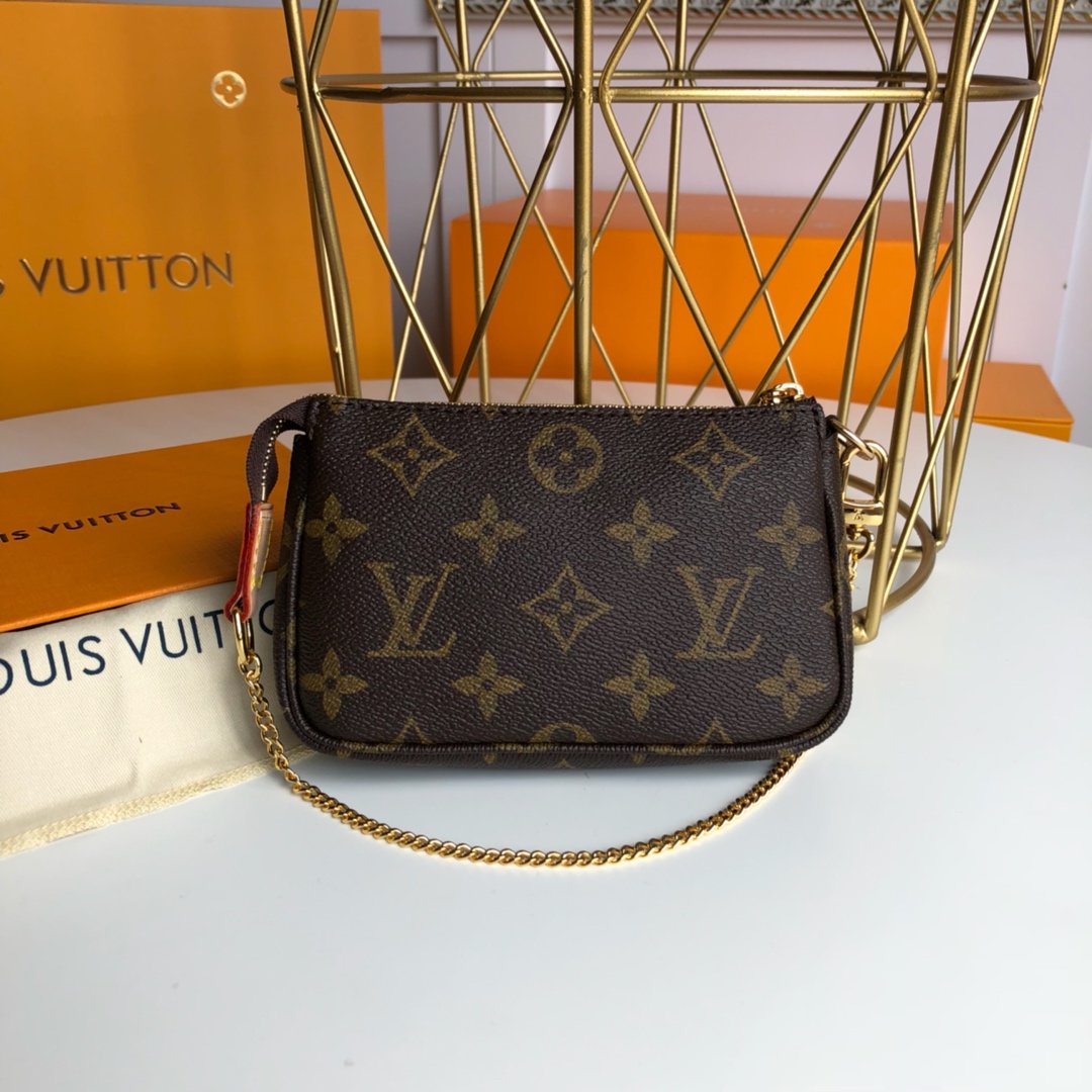 Louis Vuitton mini pochette accessoires