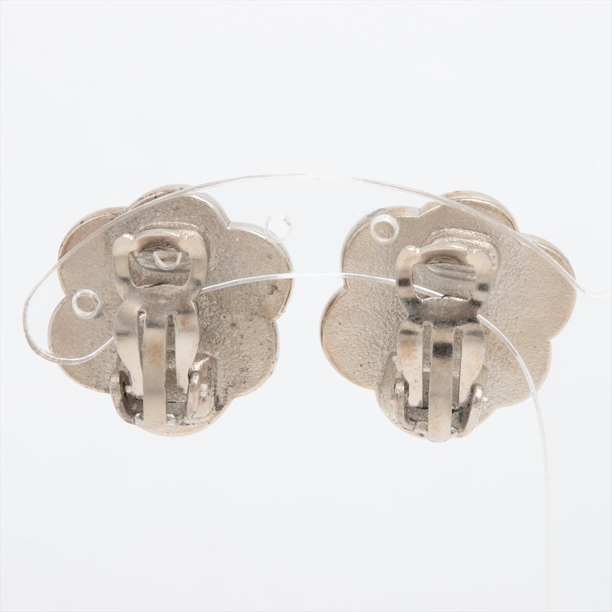 Chanel Camera 98P ear rings for both ears metal silver,